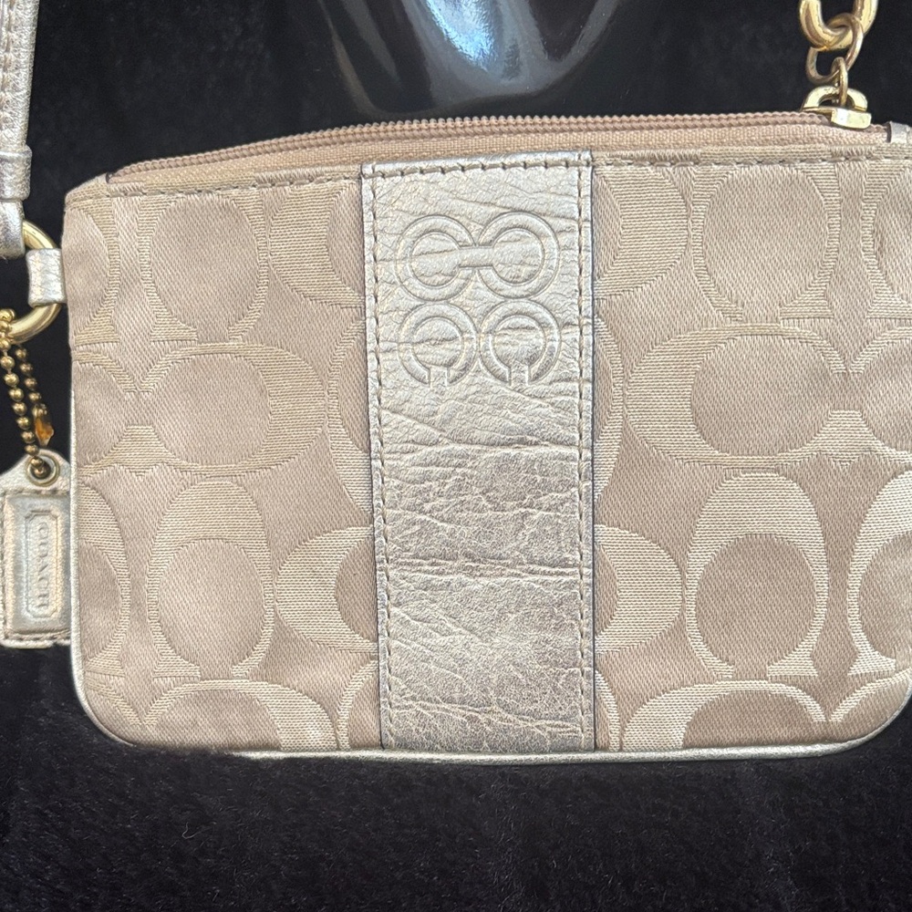 Coach🌸Wristlet with Original Hang tag - Picture 3 of 12